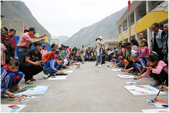 圖為好醫(yī)生藥業(yè)在大涼山“懸崖村”的“三七”種植項(xiàng)目基地